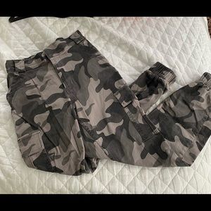 BRAND NEW Hollister Camo Ultra High-Rise Jogger